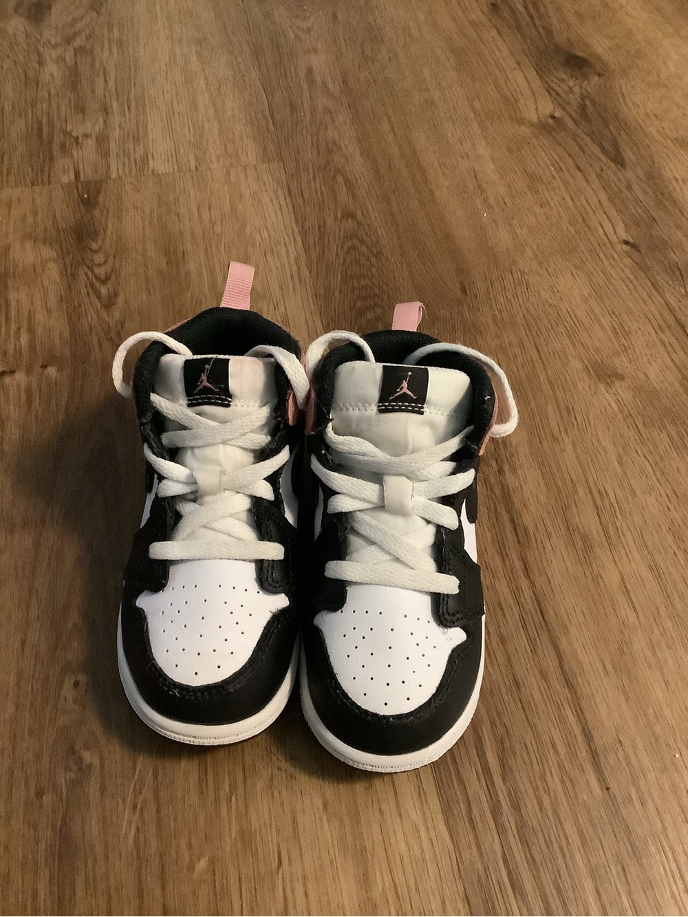 SOLD !!!! Nike Kids Black, White & Pink Low-Top Sneakers